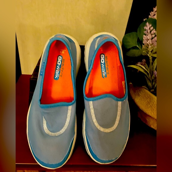 Sketcher’s Go-Walk Slip-on Size 6 light Blue Runners in a nylon mesh. - Picture 2 of 8